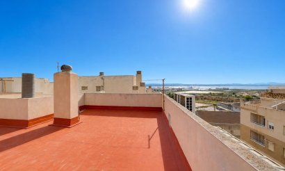 Resale - Apartment / flat - Torrevieja - Playa del Acequión
