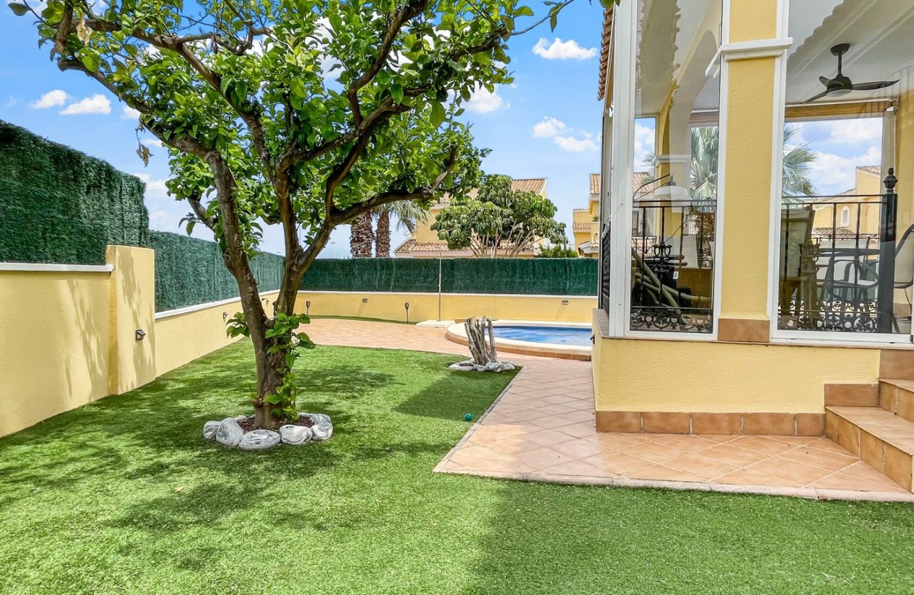 Resale - Villa - Orihuela Costa - Los Dolses