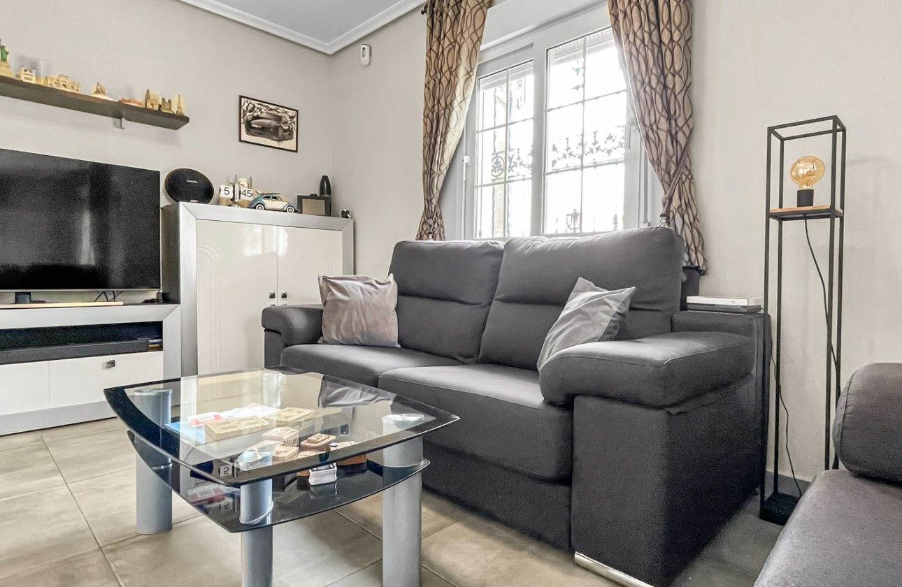 Resale - Villa - Orihuela Costa - Los Dolses