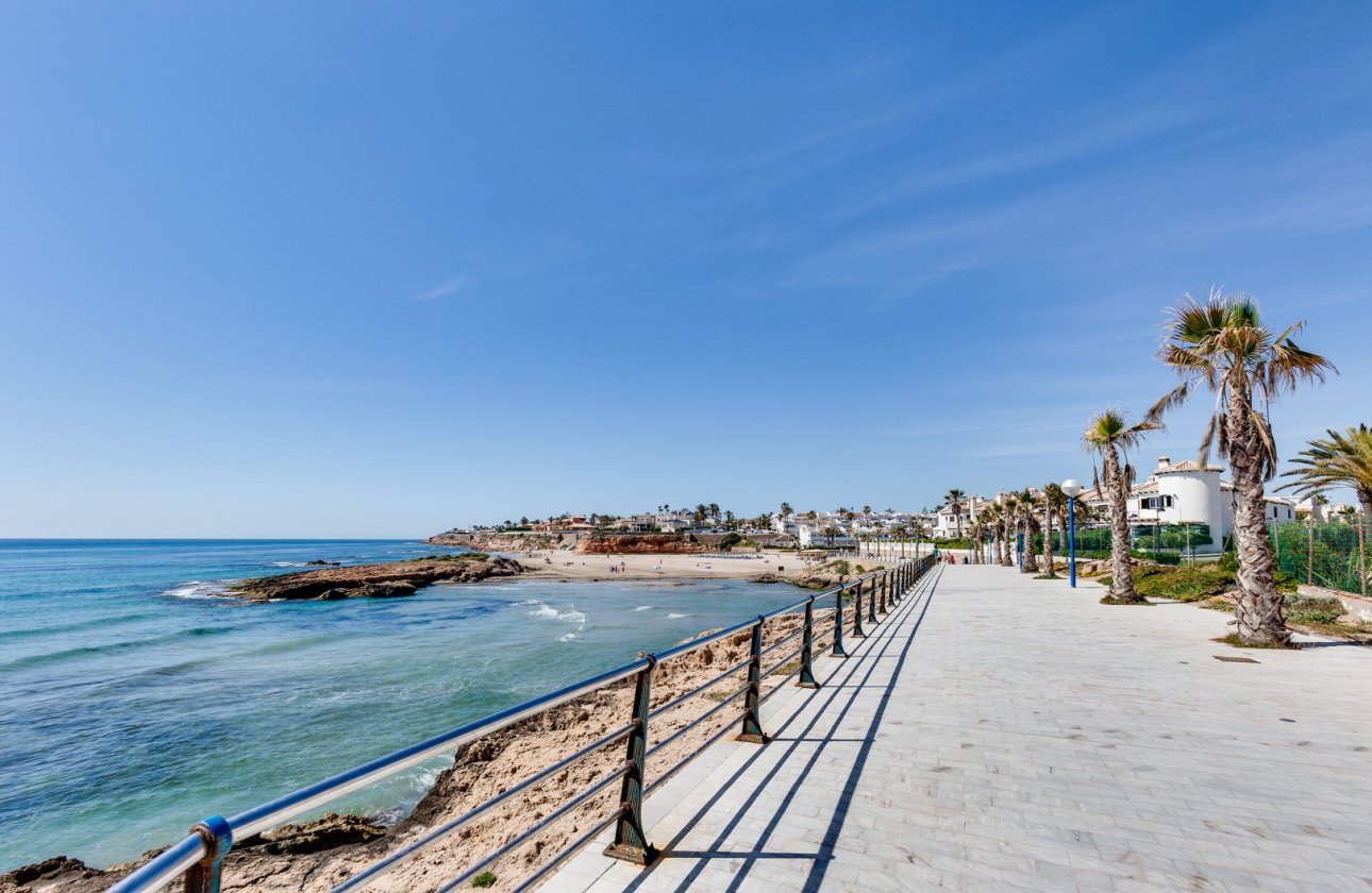 Resale - Villa - Orihuela Costa - Villamartin