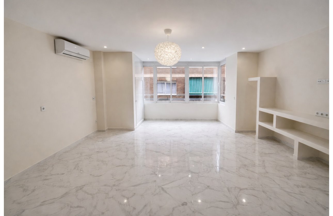 Resale - Apartment / flat - Torrevieja - Muelle Pesquero