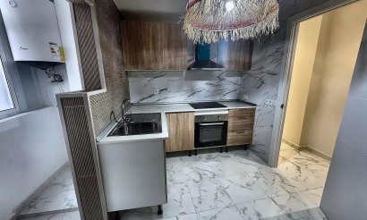 Resale - Apartment / flat - Torrevieja - Muelle Pesquero