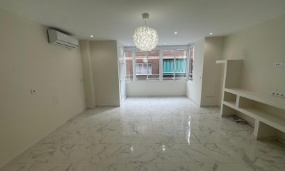 Resale - Apartment / flat - Torrevieja - Muelle Pesquero
