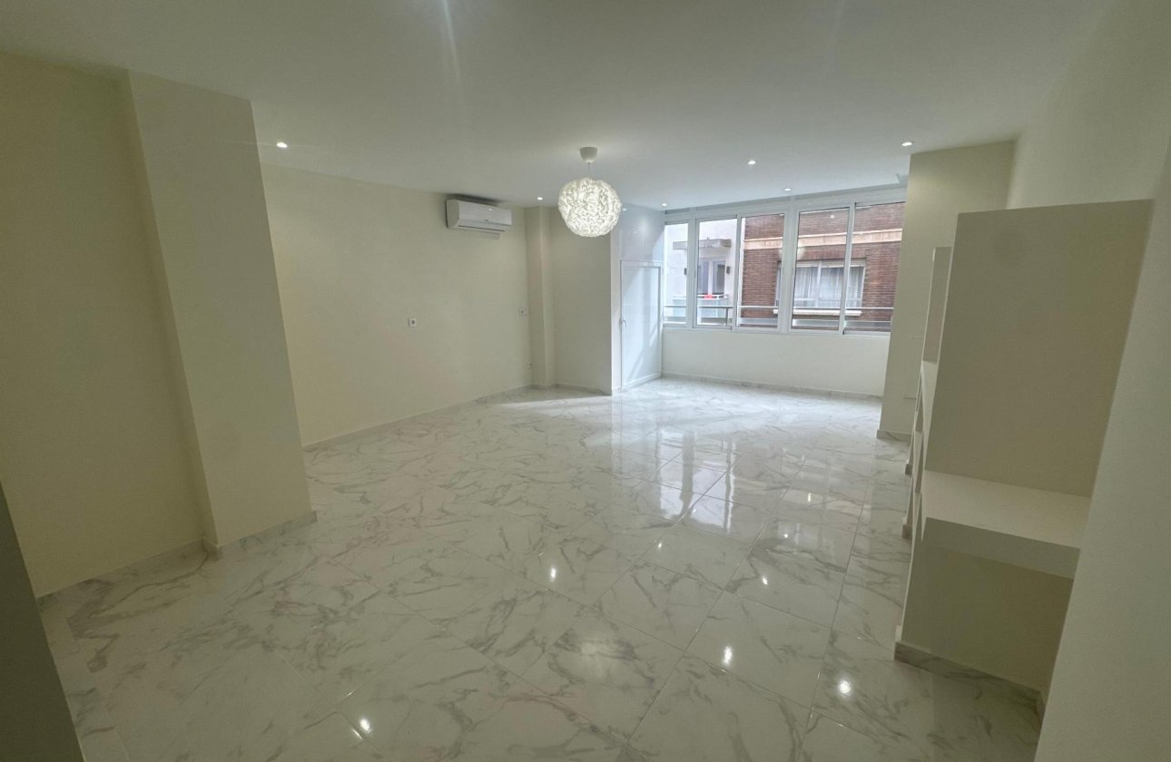 Resale - Apartment / flat - Torrevieja - Muelle Pesquero