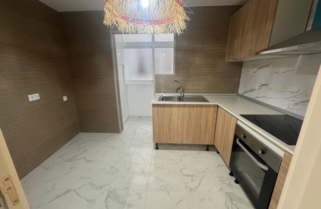 Resale - Apartment / flat - Torrevieja - Muelle Pesquero