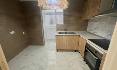 Resale - Apartment / flat - Torrevieja - Muelle Pesquero