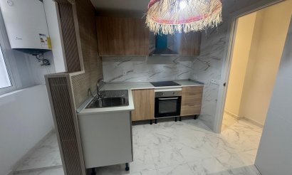 Resale - Apartment / flat - Torrevieja - Muelle Pesquero