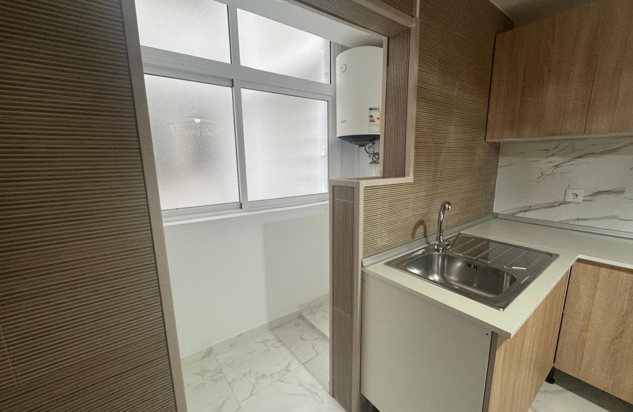 Resale - Apartment / flat - Torrevieja - Muelle Pesquero