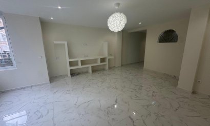 Resale - Apartment / flat - Torrevieja - Muelle Pesquero