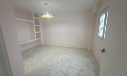 Resale - Apartment / flat - Torrevieja - Muelle Pesquero