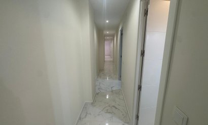 Resale - Apartment / flat - Torrevieja - Muelle Pesquero