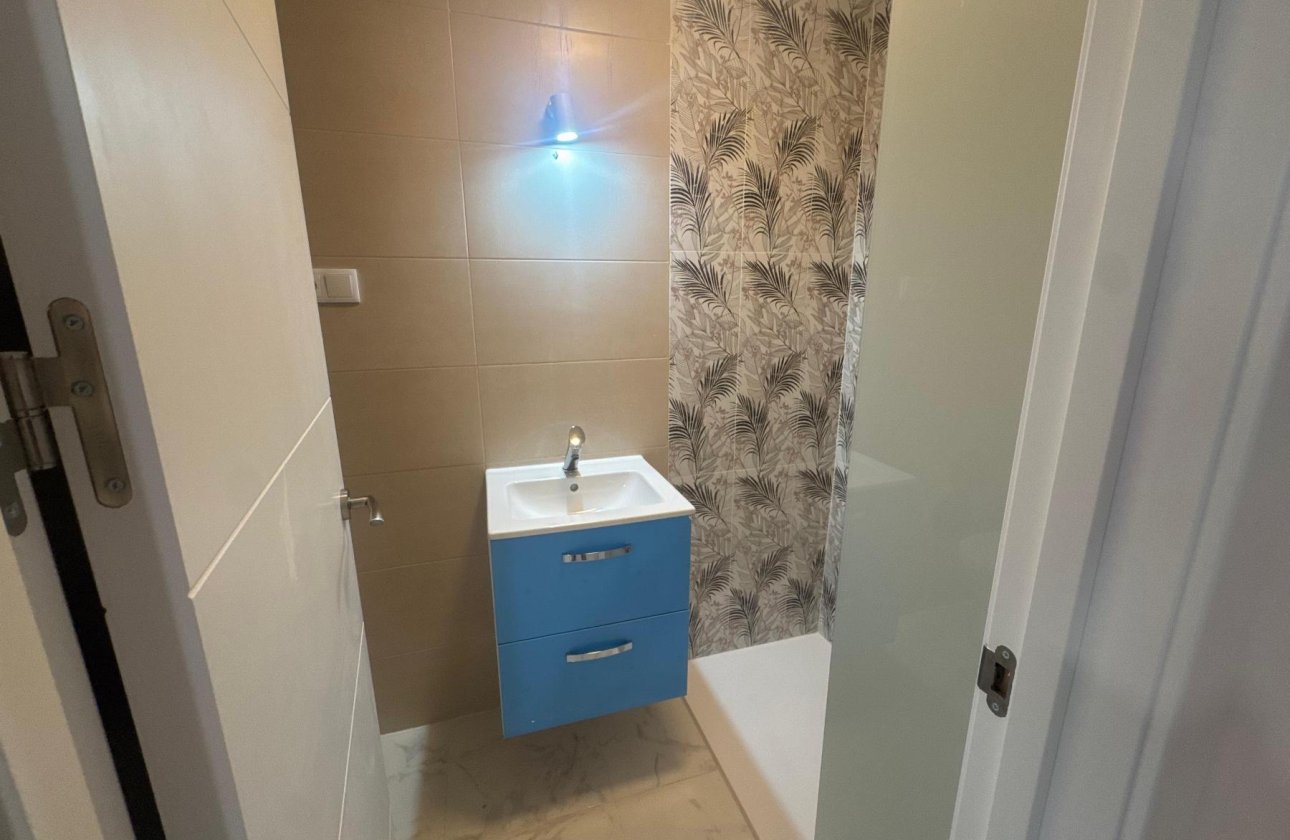 Resale - Apartment / flat - Torrevieja - Muelle Pesquero