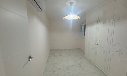 Resale - Apartment / flat - Torrevieja - Muelle Pesquero