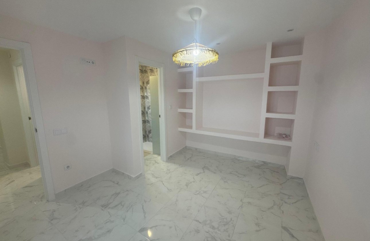 Resale - Apartment / flat - Torrevieja - Muelle Pesquero