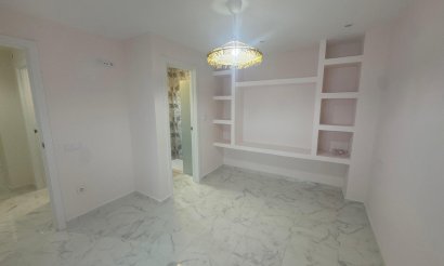 Resale - Apartment / flat - Torrevieja - Muelle Pesquero