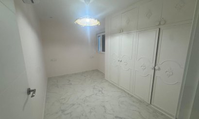 Resale - Apartment / flat - Torrevieja - Muelle Pesquero