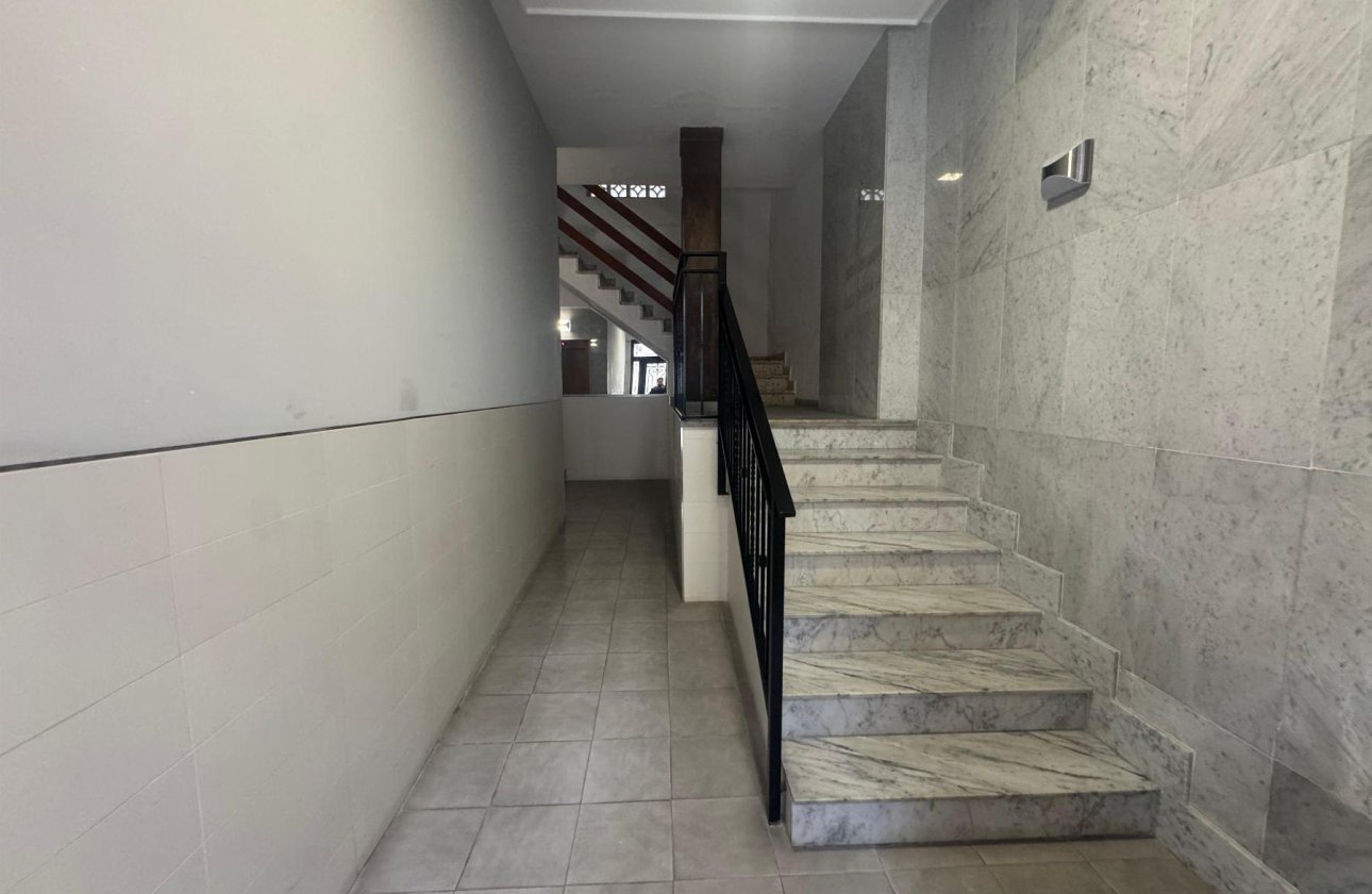 Resale - Apartment / flat - Torrevieja - Muelle Pesquero