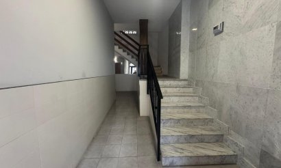 Resale - Apartment / flat - Torrevieja - Muelle Pesquero