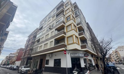 Resale - Apartment / flat - Torrevieja - Muelle Pesquero