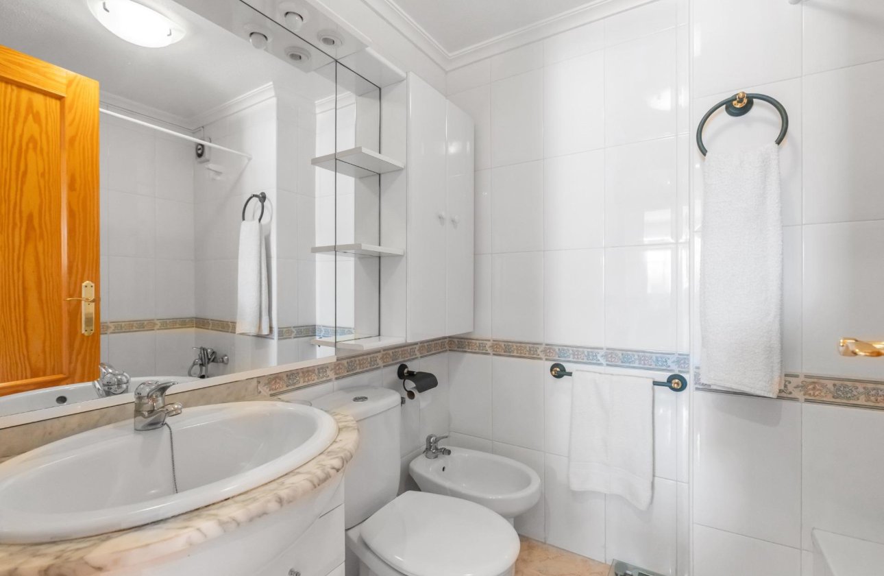 Resale - Apartment / flat - Torrevieja - Playa del Cura
