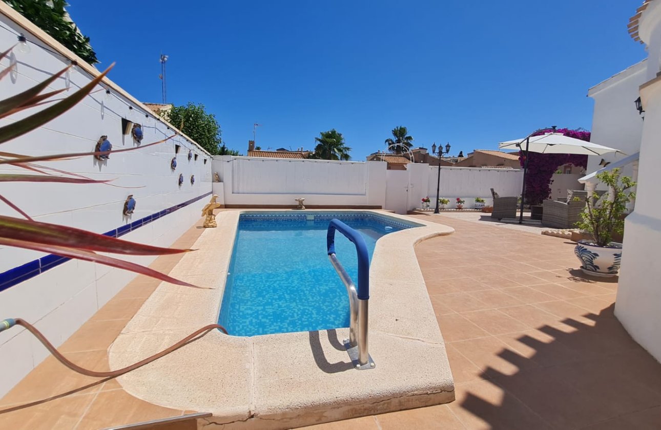 Resale - Villa - Orihuela Costa - La Florida