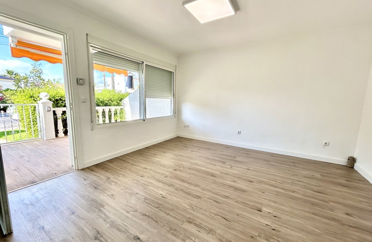 Resale - Apartment / flat - Villamartin