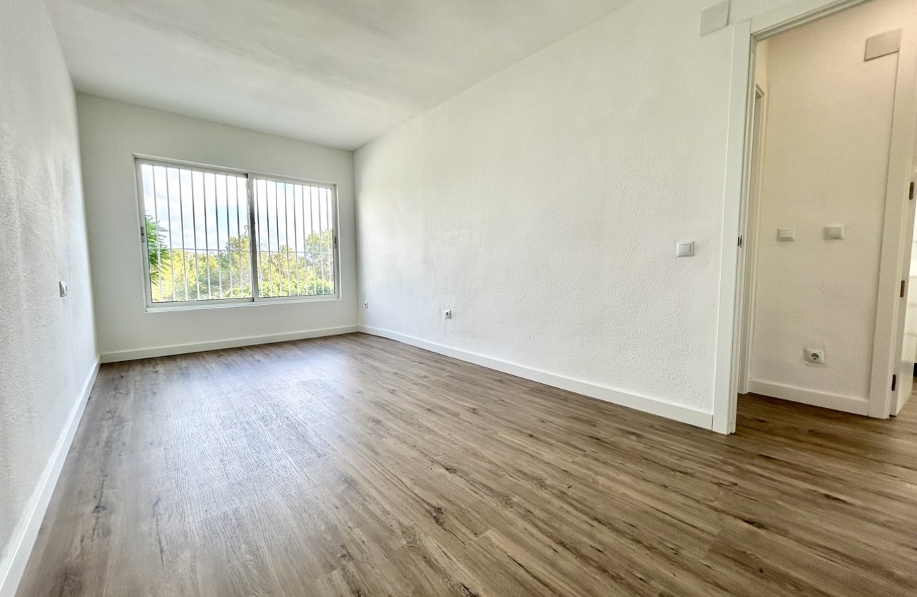 Resale - Apartment / flat - Villamartin