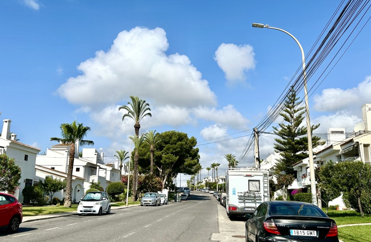 Resale - Apartment / flat - Villamartin
