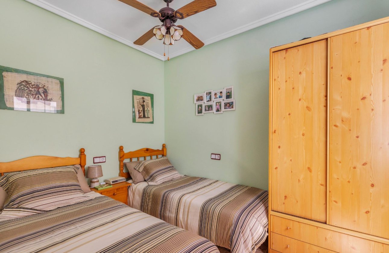Resale - Apartment / flat - Torrevieja - Estacion de autobuses