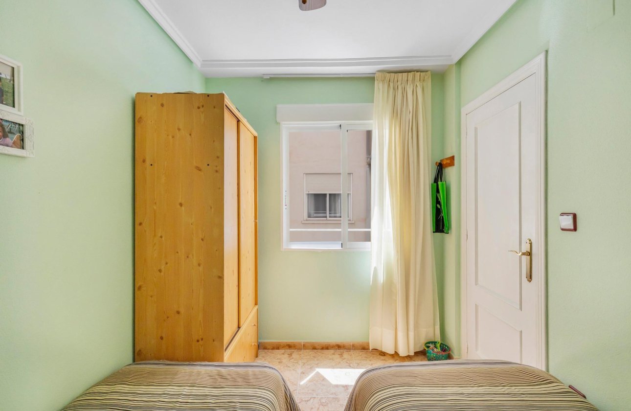 Resale - Apartment / flat - Torrevieja - Estacion de autobuses