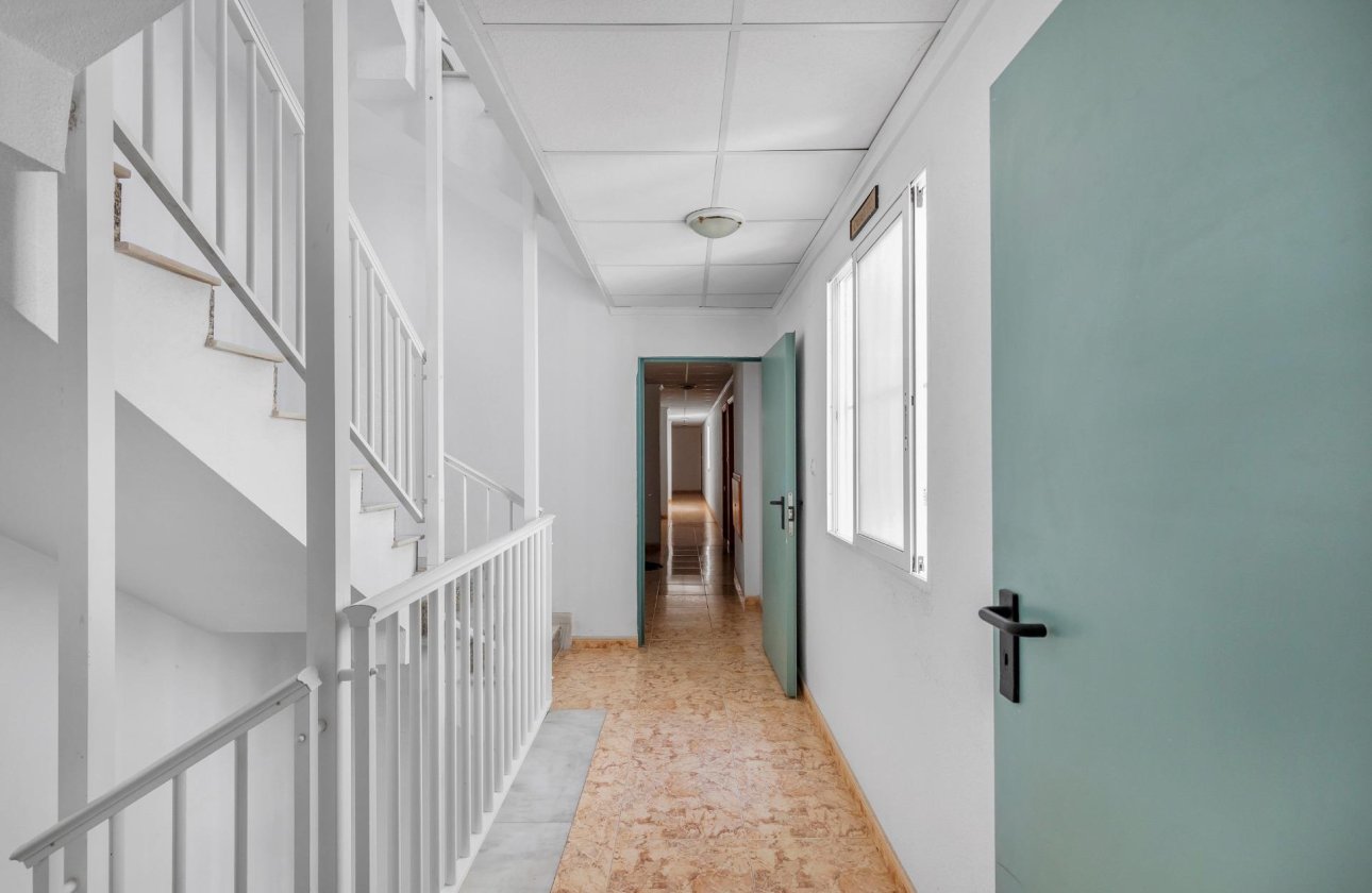 Resale - Apartment / flat - Torrevieja - Estacion de autobuses