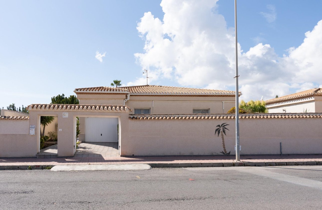 Resale - Villa - Orihuela Costa - Playa Flamenca