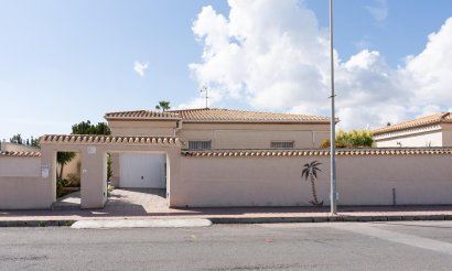 Resale - Villa - Orihuela Costa - Playa Flamenca