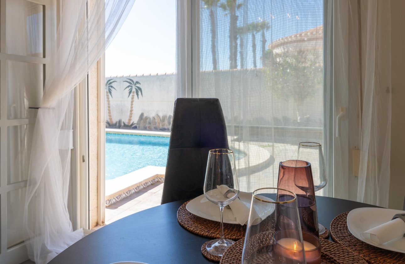 Resale - Villa - Orihuela Costa - Playa Flamenca
