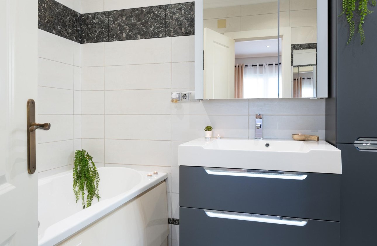 Resale - Villa - Orihuela Costa - Playa Flamenca