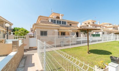Resale - Villa - Orihuela Costa - Playa Flamenca