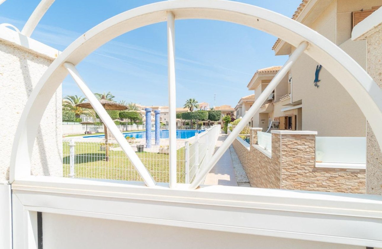 Resale - Villa - Orihuela Costa - Playa Flamenca