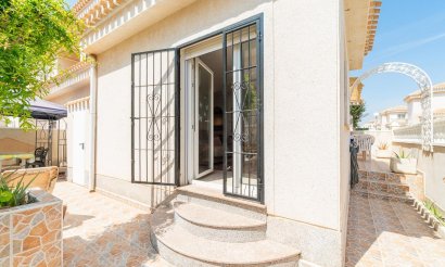 Resale - Villa - Orihuela Costa - Playa Flamenca