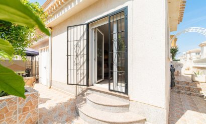 Resale - Villa - Orihuela Costa - Playa Flamenca