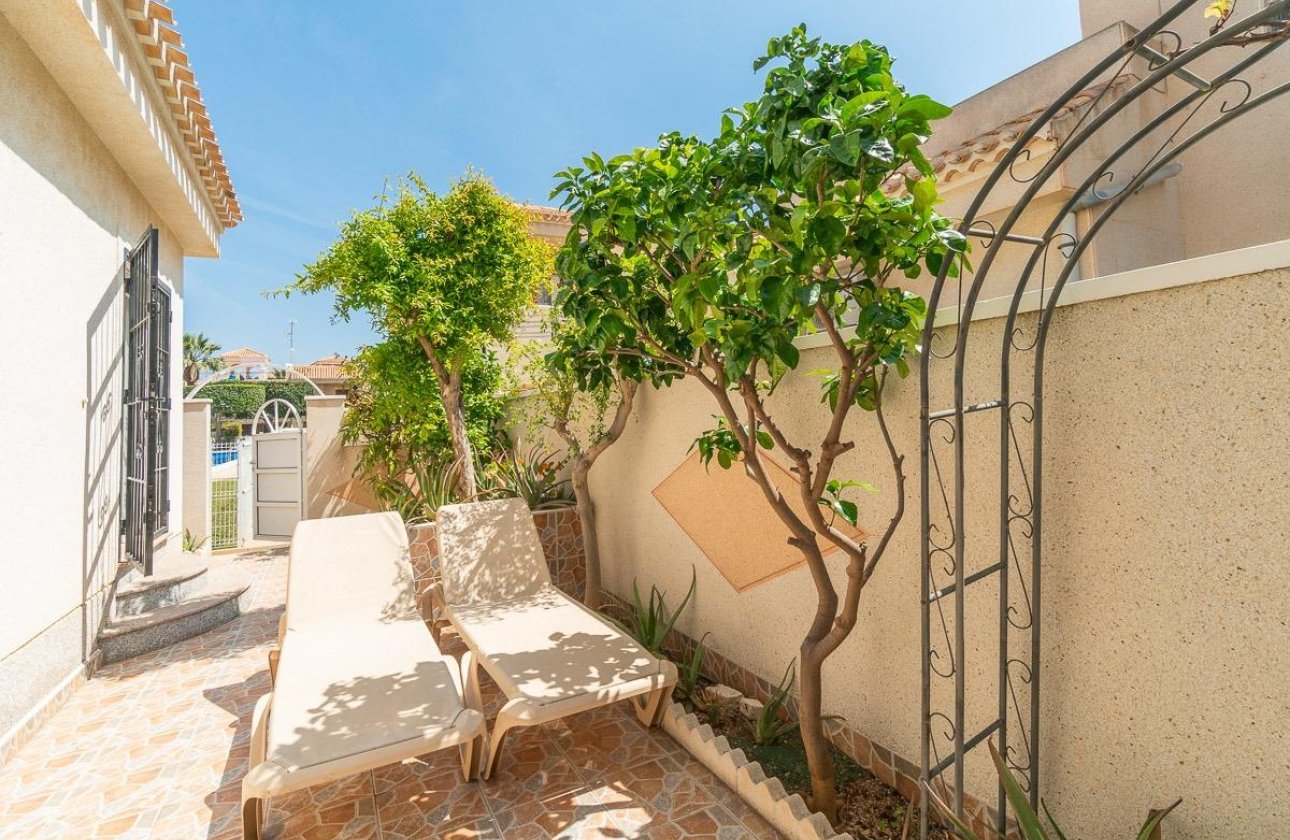 Resale - Villa - Orihuela Costa - Playa Flamenca