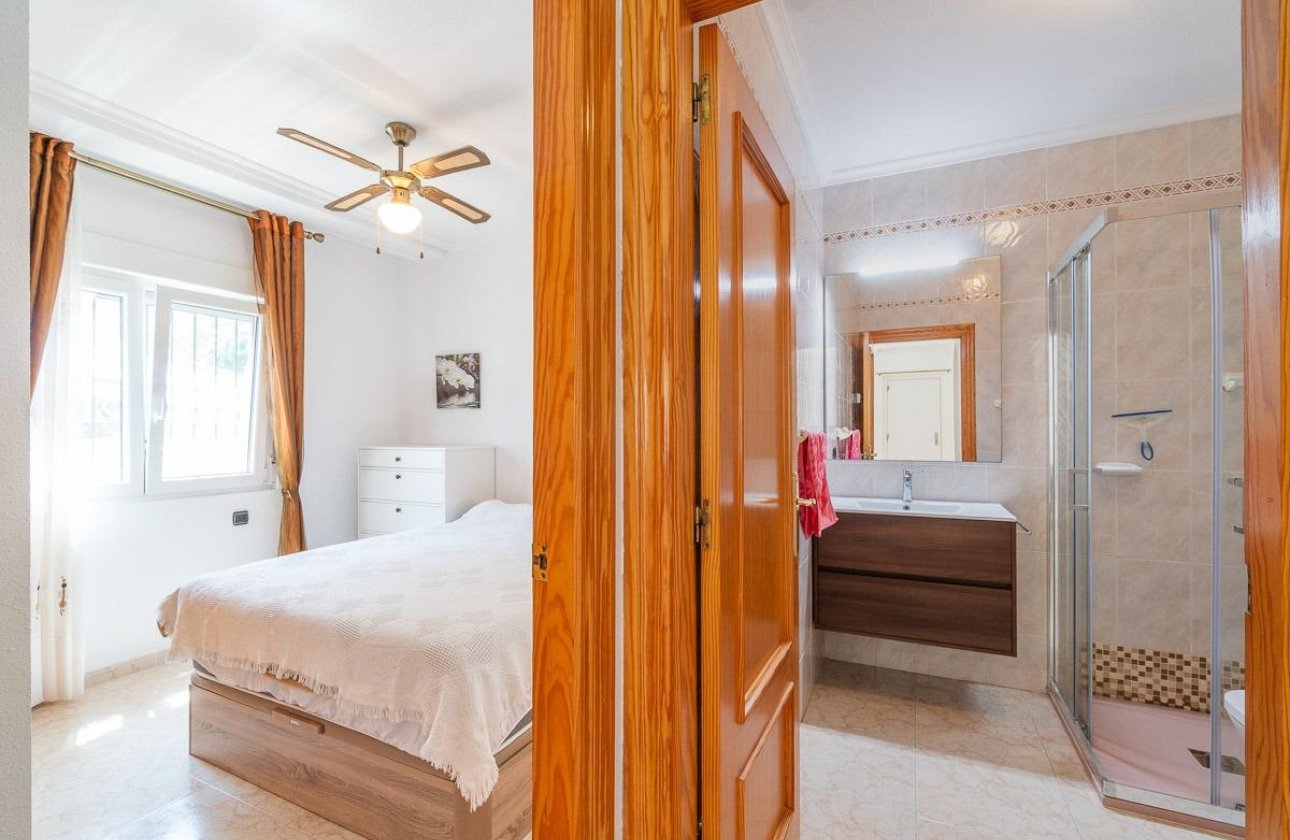 Resale - Villa - Orihuela Costa - Playa Flamenca