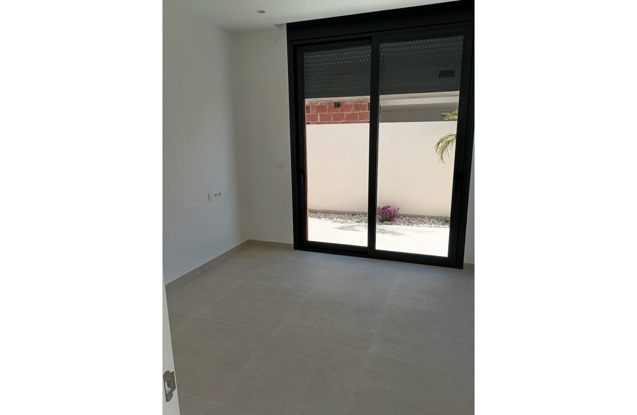 Obra nueva - Villa - Pilar de la Horadada - Roda Golf