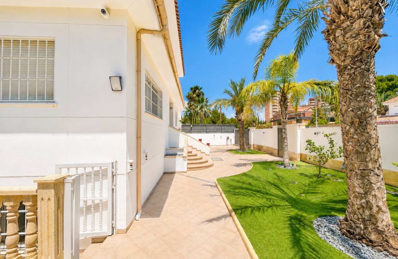 Resale - Villa - Dehesa de Campoamor - Campoamor