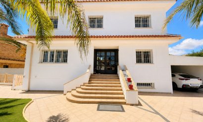 Resale - Villa - Dehesa de Campoamor - Campoamor