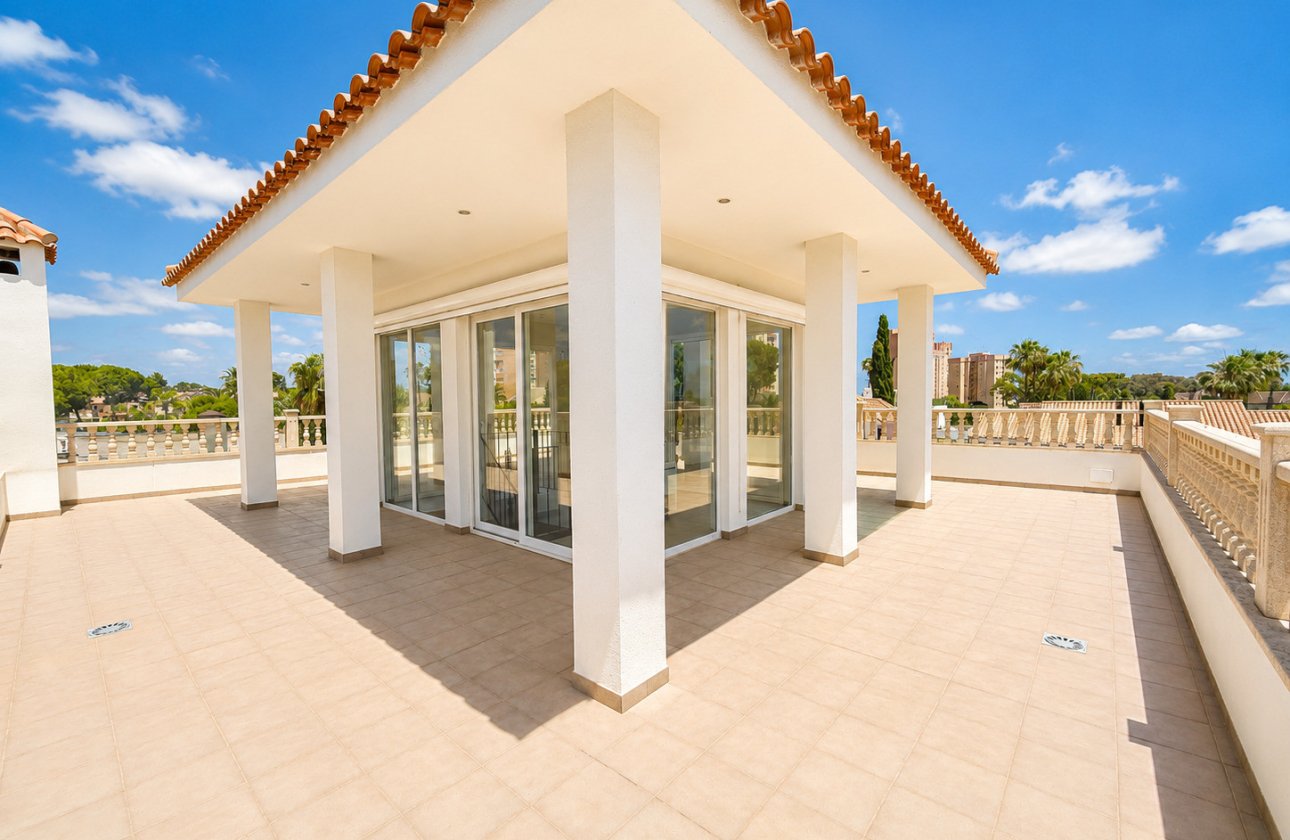 Resale - Villa - Dehesa de Campoamor - Campoamor