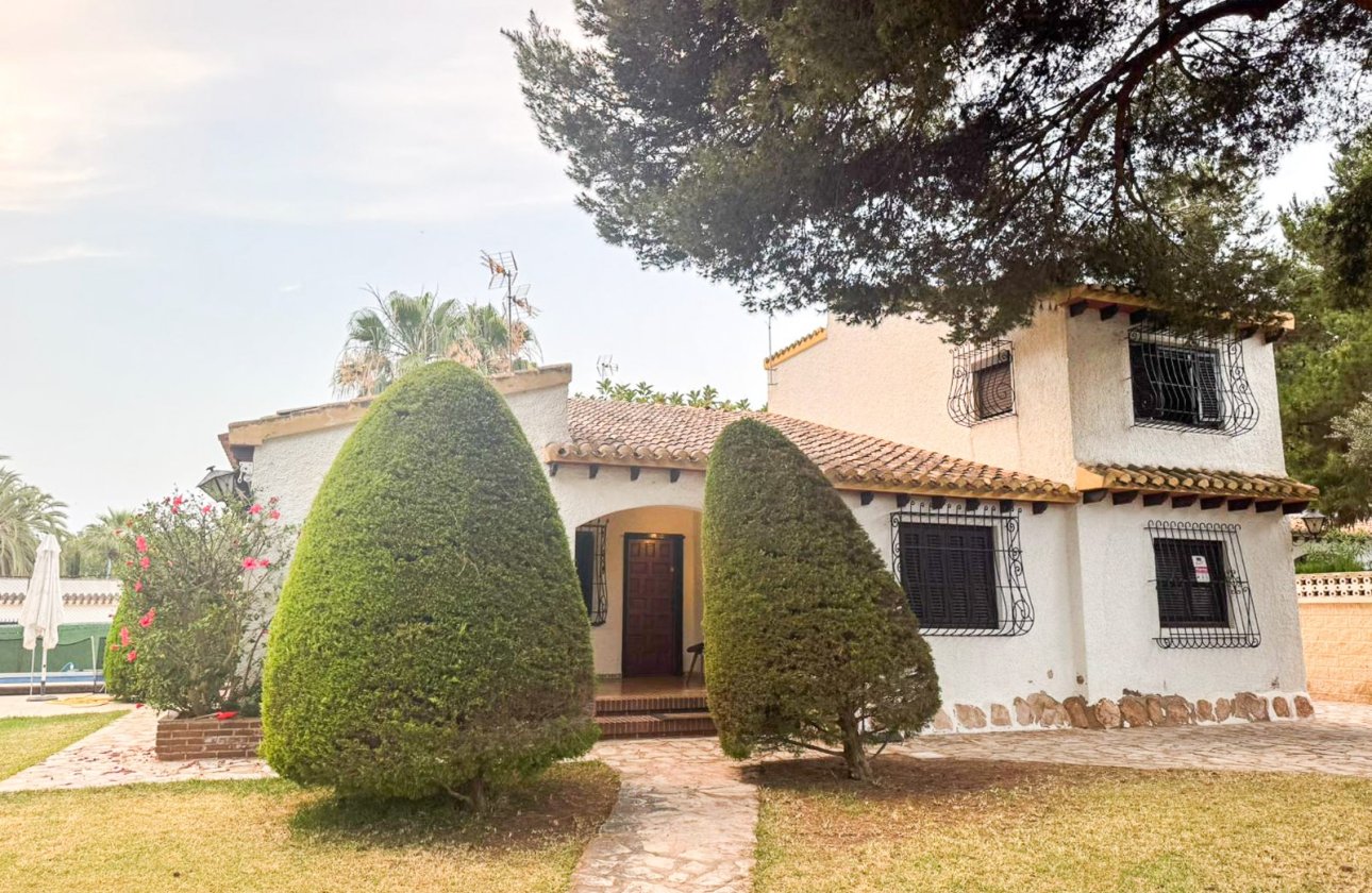 Resale - Villa / Semi detached - Orihuela Costa - Punta Prima