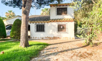 Resale - Villa / Semi detached - Orihuela Costa - Punta Prima