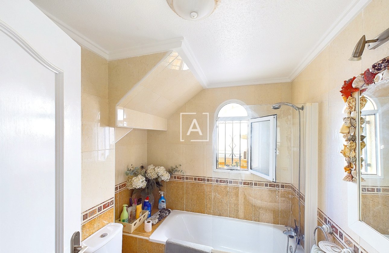 Resale - Villa - Pinar de Campoverde