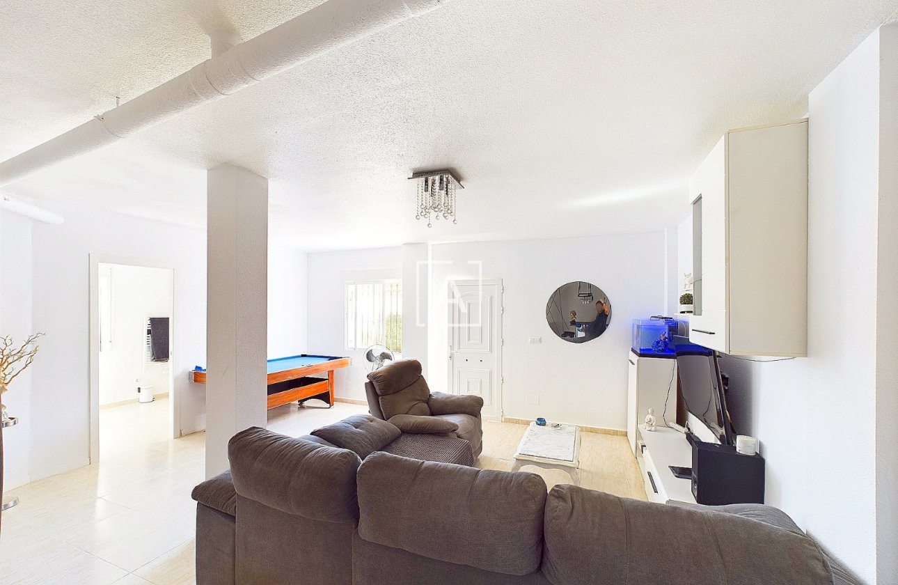 Resale - Villa - Pinar de Campoverde