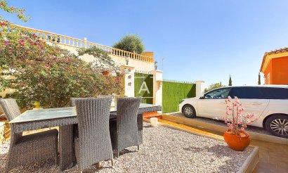 Resale - Villa - Pinar de Campoverde